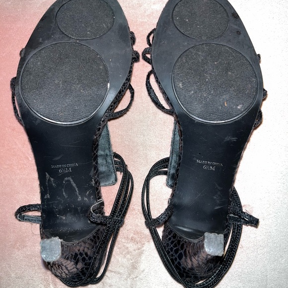 New York Transit Black Heels - Picture 8 of 9